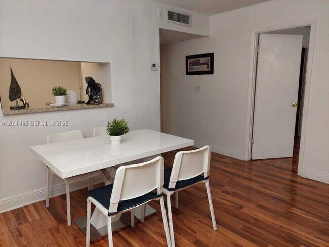 Foto del edificio - 486 NW 165th St