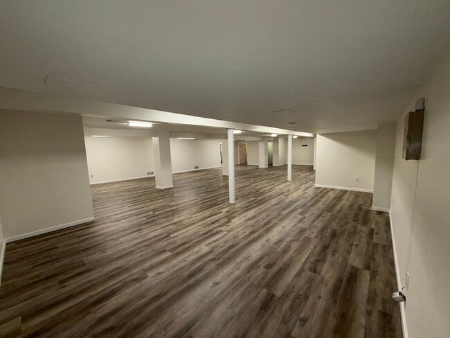 Building Photo - 17A N Main St