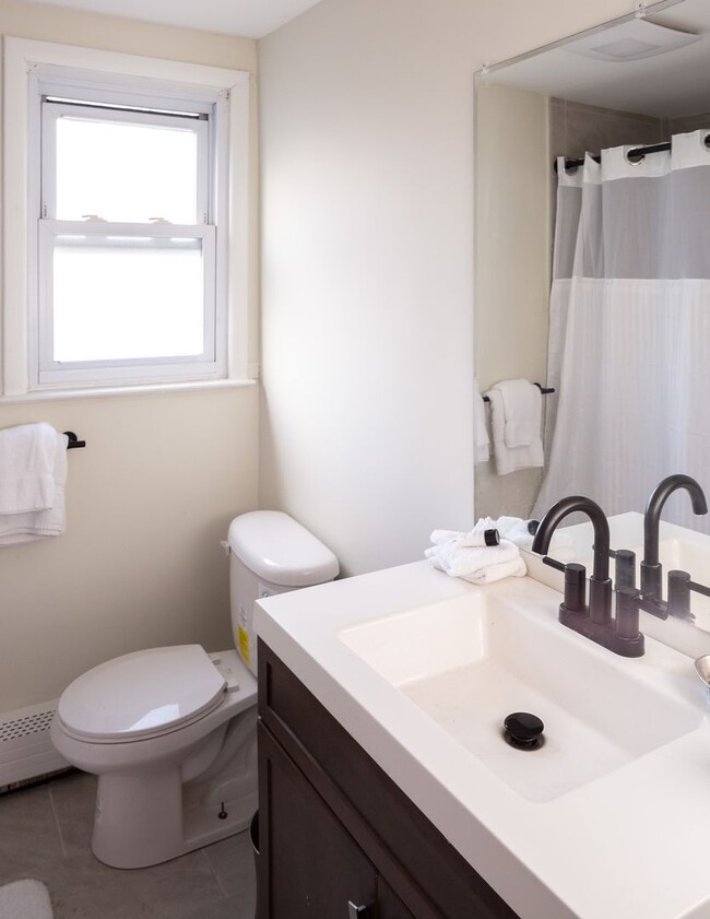 Interior Photo - Livingston Gardens