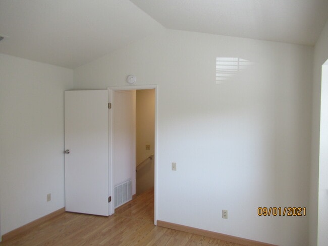 Building Photo - 614 Barbara Way