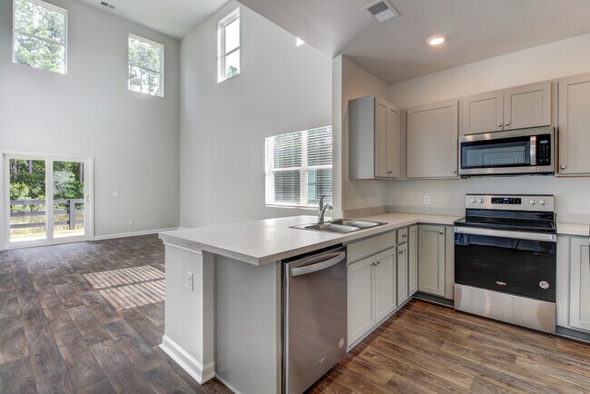 Savannah Rental Homes - Michelle M Tucker - 30 Villas of Garrard Dr