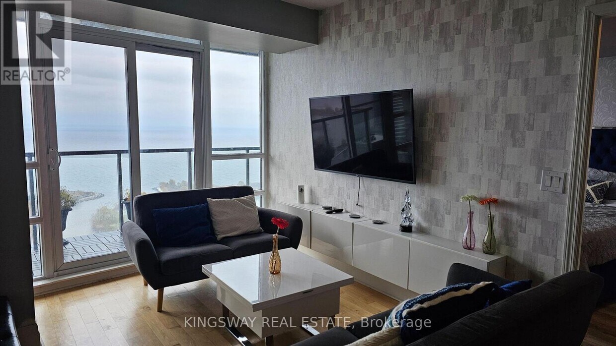 Photo principale - 2230 Lake Shore Blvd W