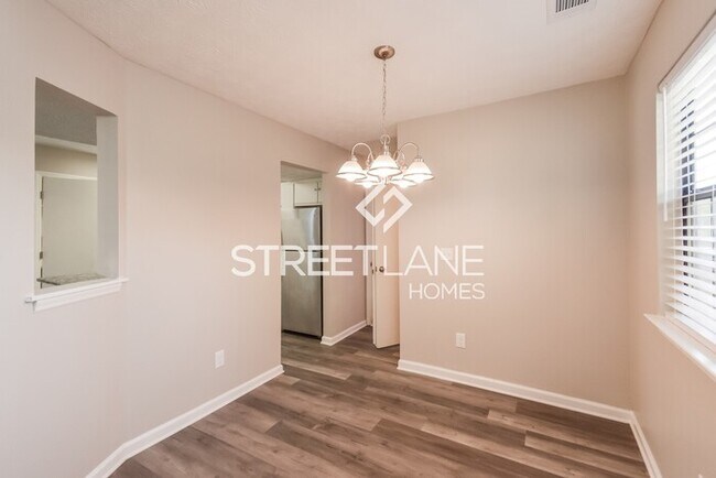 Foto del edificio - NOW OFFERING THE FIRST FULL MONTH FREE!