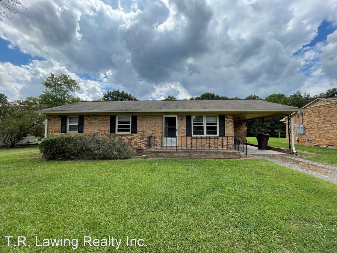 3 br, 1.5 bath House 316 Davis Road House Rental in Shelby, NC