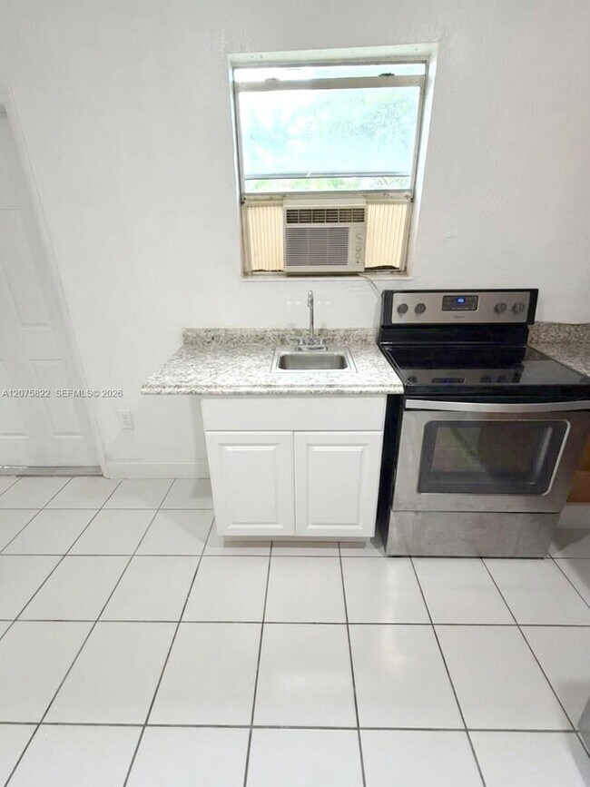 Foto del edificio - 601 NE 180th St