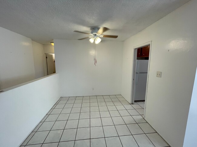 Building Photo - 933 6th St