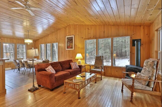 Foto del edificio - 4155 Lake Shore Dr