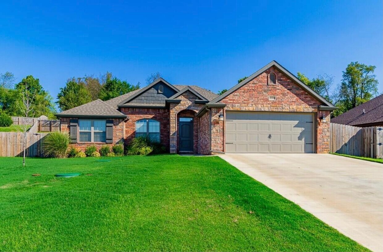 Front - 2124 Quinlan Ave