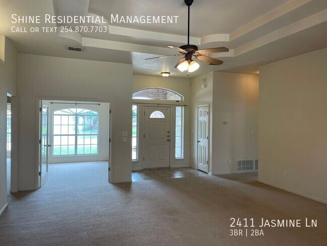 Foto del edificio - 2411 Jasmine Ln