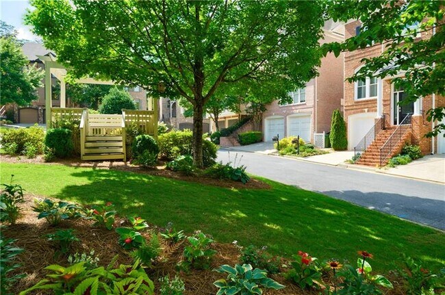 Foto del edificio - 1104 Valley Overlook Dr NE