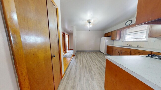 Foto del edificio - 7414 Dorothy Ave