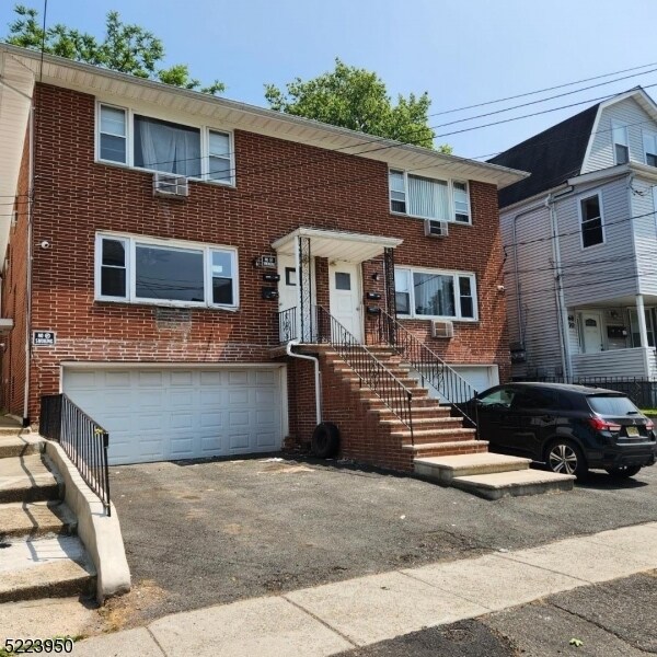 Primary Photo - 64 40th St