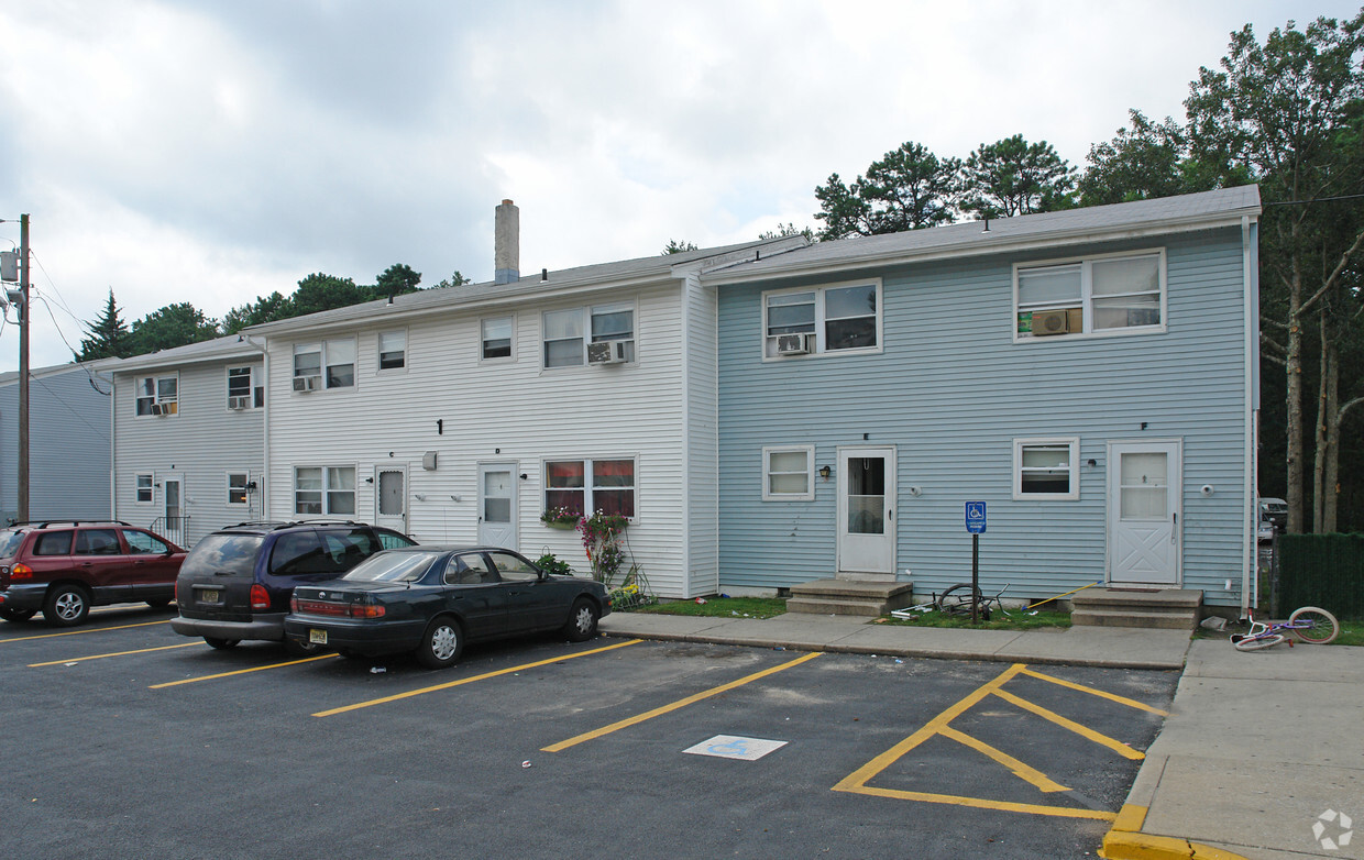 Primary Photo - Philadelphia Village Apartments