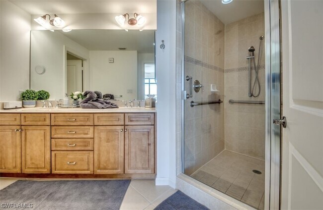 Foto del edificio - 5793 Cape Harbour Dr