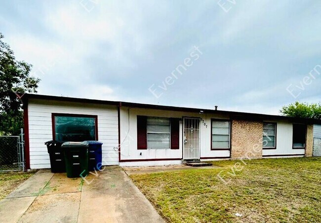 Foto del edificio - 5707 Timberrock Dr