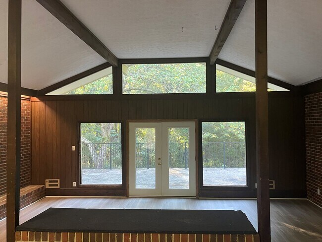 Foto del edificio - 163 Old Norton Rd