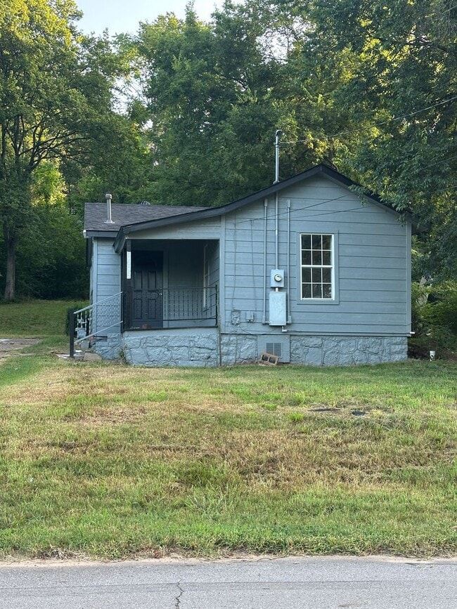 Building Photo - 1609 Alma Blvd