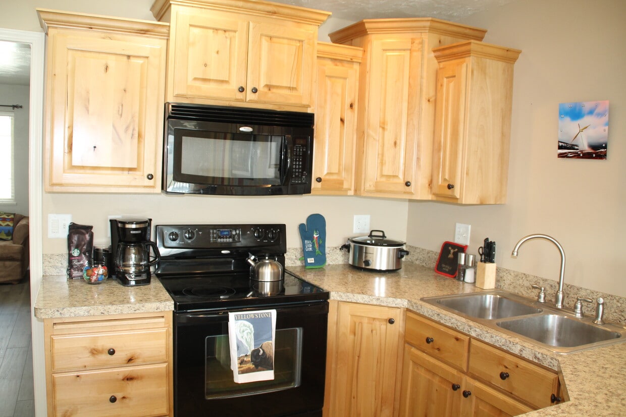 Kitchen - 195 Robison Dr