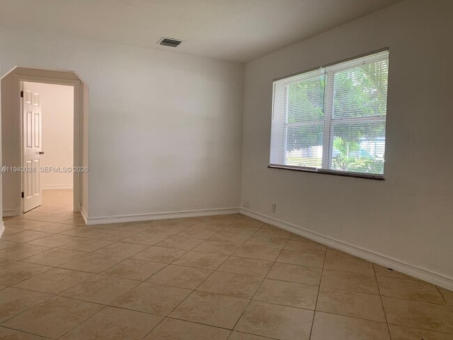 Foto del edificio - 17 Edmund Rd