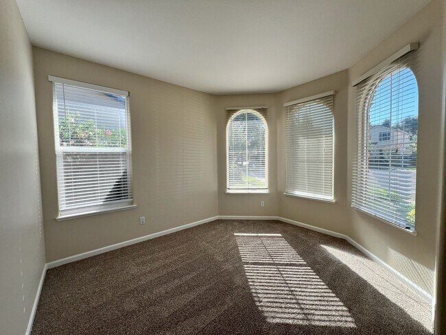 Building Photo - ***Move In Special!!!*** Dream home nestle...