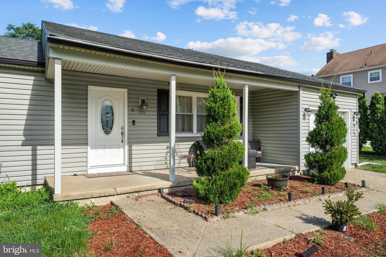 5 Fox Chase Dr, Gloucester Township, NJ 08012 House for Rent in
