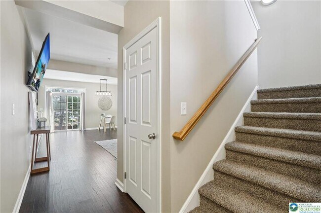 Foto del edificio - 270 Milkweed Dr