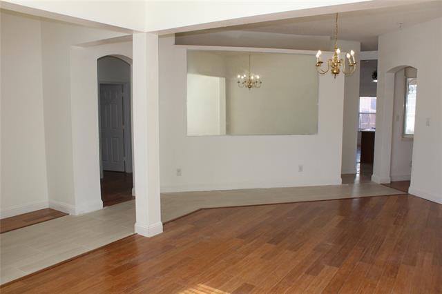 Foto del edificio - 3325 Bluegrass Dr