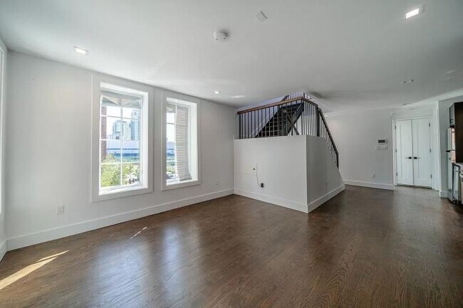 Building Photo - 3 bedroom in BROOKLYN NY 11249