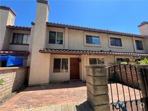 Building Photo - 9814 Ladera Ct