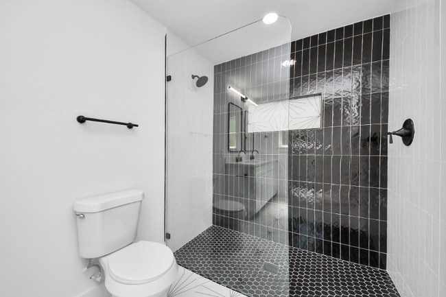 Foto del edificio - 702 Cedar Ln