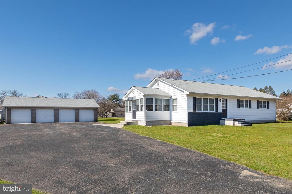 303 Eayrestown Rd, Southampton Township, NJ 08088 House Rental in