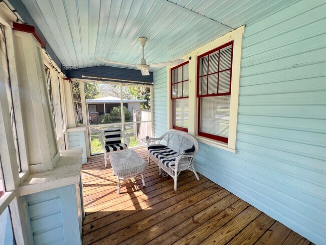 Building Photo - "Charming Historic Downtown Fort Myers Hom...