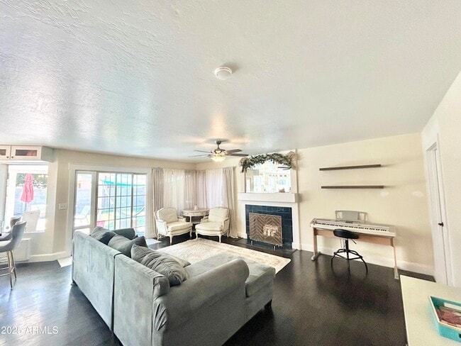 Foto del edificio - 7407 E Medina Ave