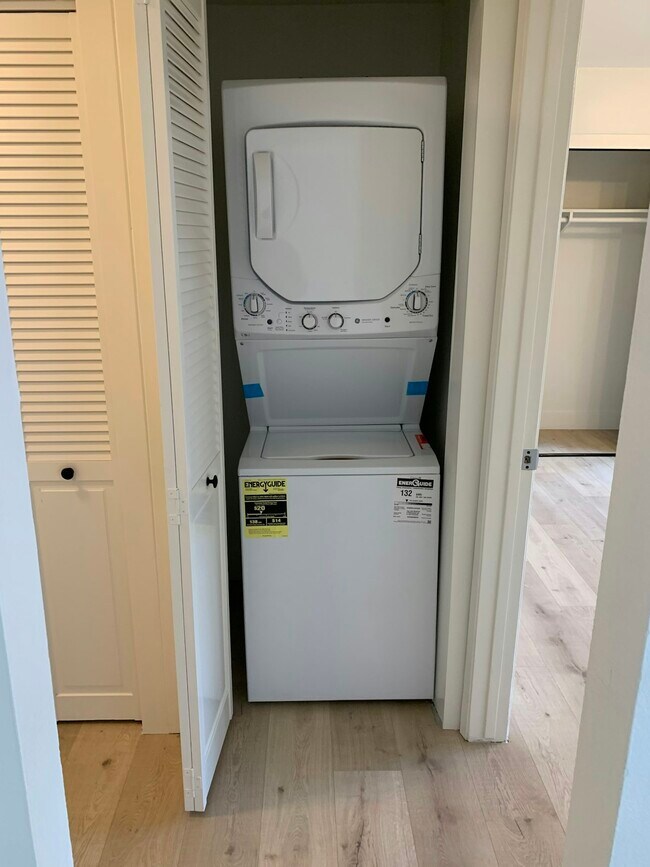 Foto del edificio - 7012 Heil Avenue, Unit 3