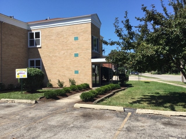 Primary Photo - 720 Crescent St