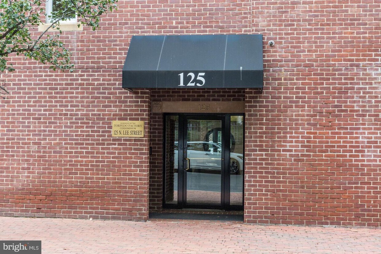 Primary Photo - 125 N Lee St