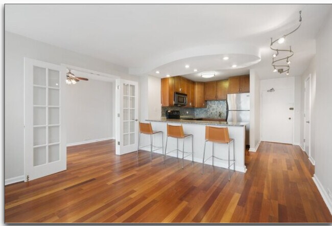 Foto del edificio - 1255 N Sandburg Terrace