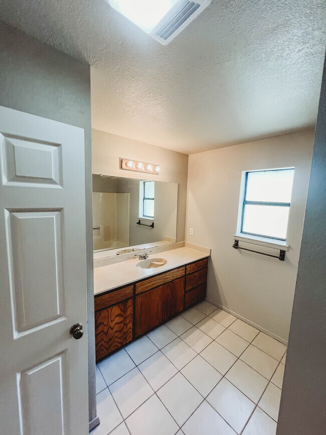 Foto del edificio - 505 W Bluebonnet Dr