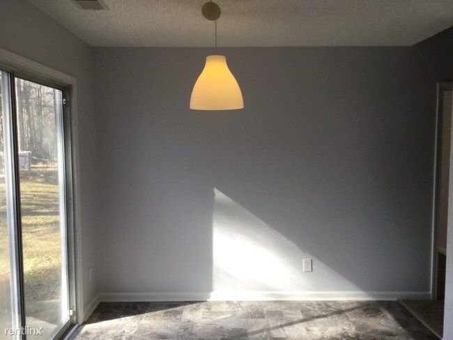Foto del edificio - 9408 Northwoods Forest Dr