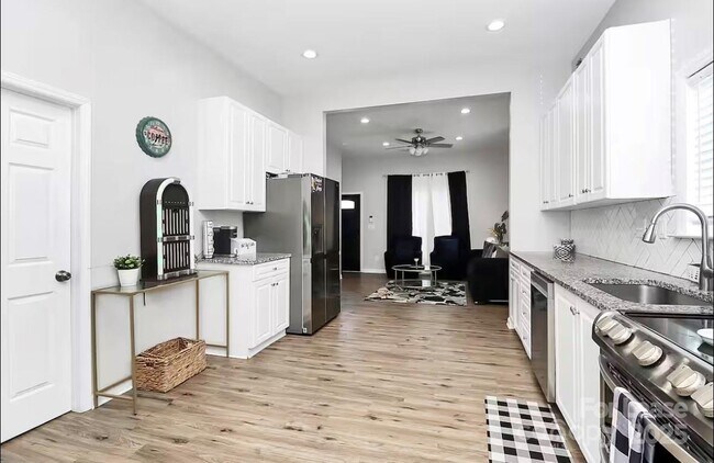 Foto del edificio - 1806 Vinton St