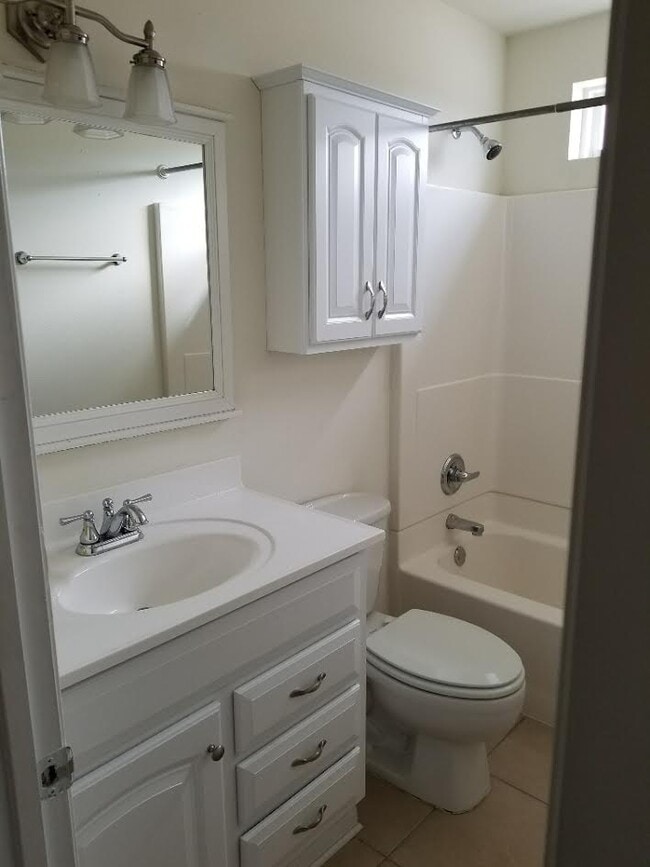 Building Photo - 5100 W Esplanade Ave