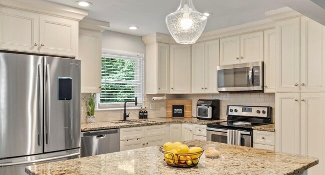 Foto del edificio - 1914 Bonnie Ln