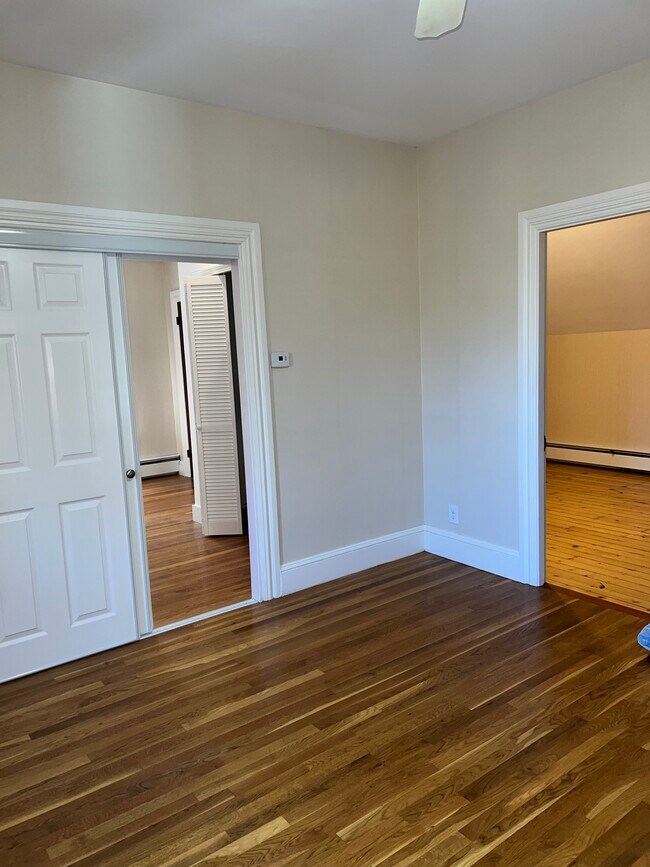 Foto del edificio - 585 Plainfield St
