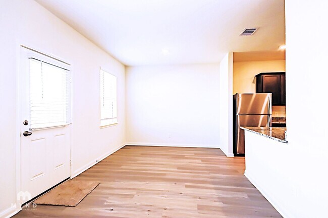 Building Photo - 5819 Littoral Rd