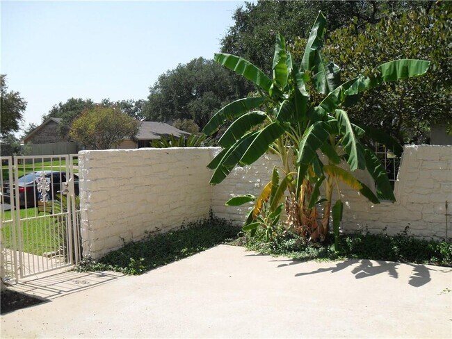 Building Photo - 4804 Greystone Dr