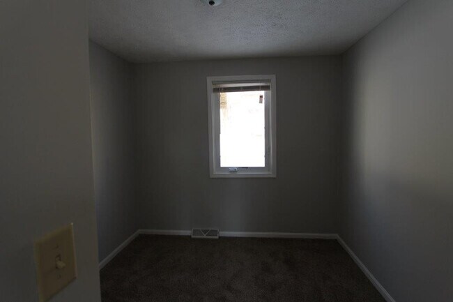Building Photo - Great 1 bedroom home in Benson area!  Larg...