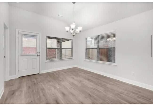 Foto del edificio - 328 Saltmeadow Ln