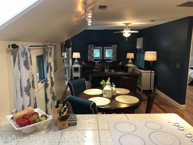 Foto del edificio - 2 br, 1 bath House - 14 John Steele Road