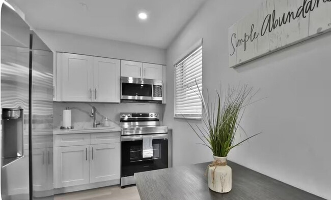 Foto del edificio - 708 SW 16th Ave