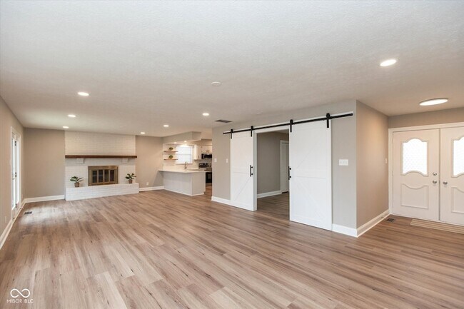 Foto del edificio - 707 Daffon Dr